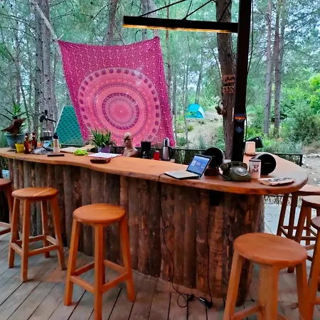 Campsite Sens Bungalows & Tents *